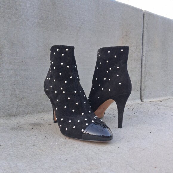 Chanel Black Suede Pearl Dot Ankle Booties EU 38 US 8 Patent Cap Toe - Picture 10 of 11